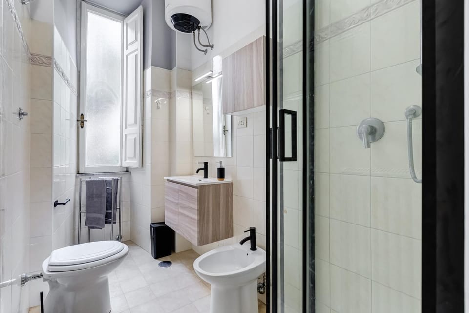 Shower, Toilet, Bathroom, bidet, towels