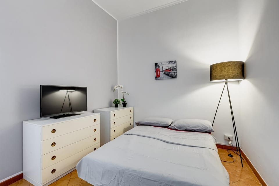 Communal lounge/ TV room, Bed, TV and multimedia