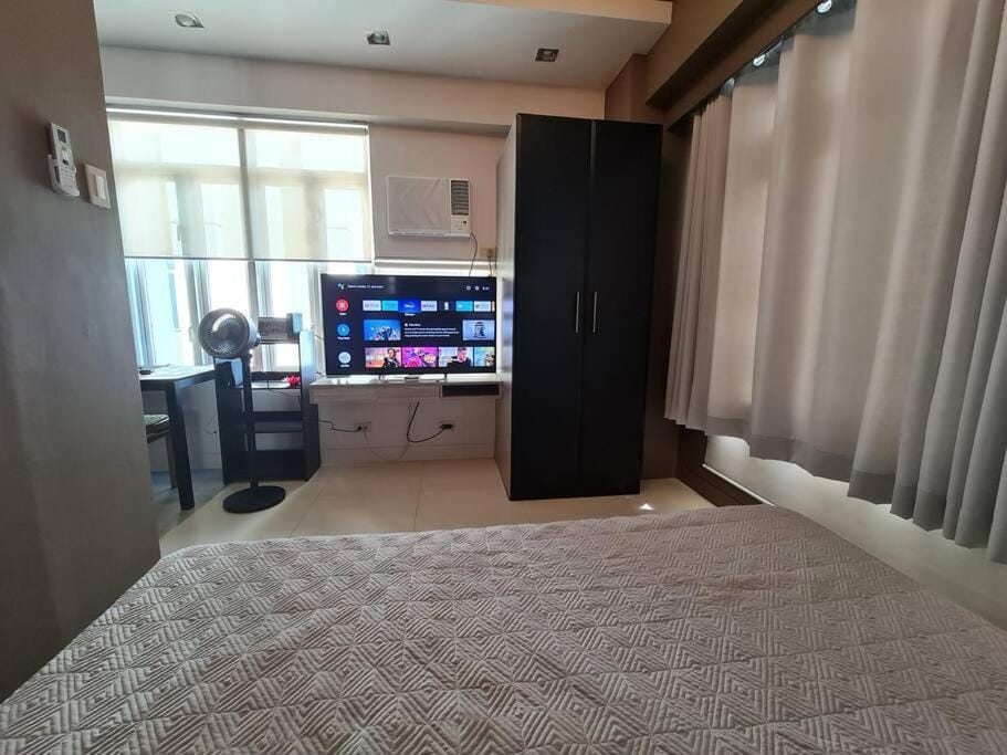 TV and multimedia, Photo of the whole room, Bedroom