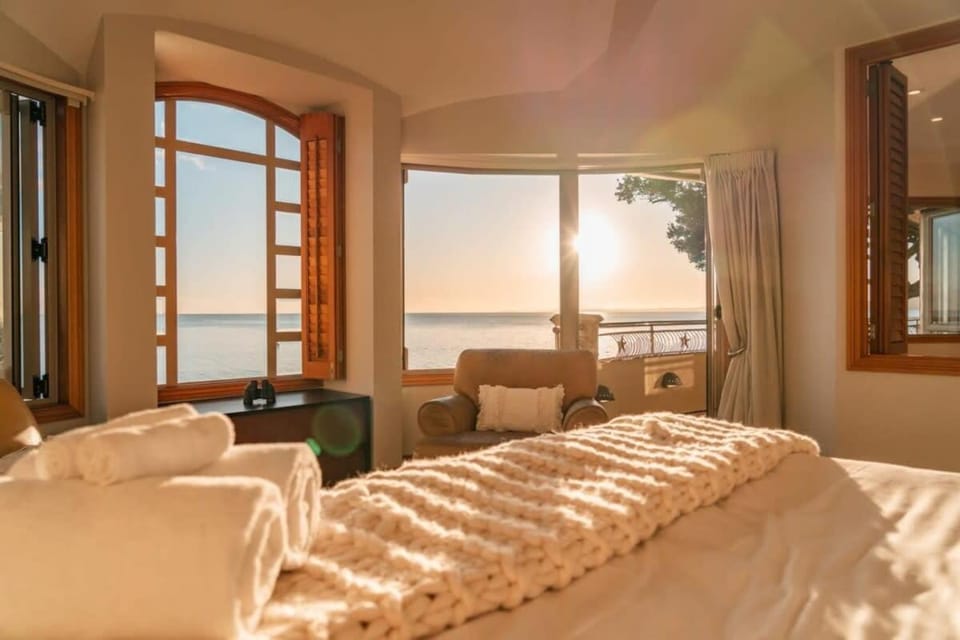 Bed, Bedroom, Sea view