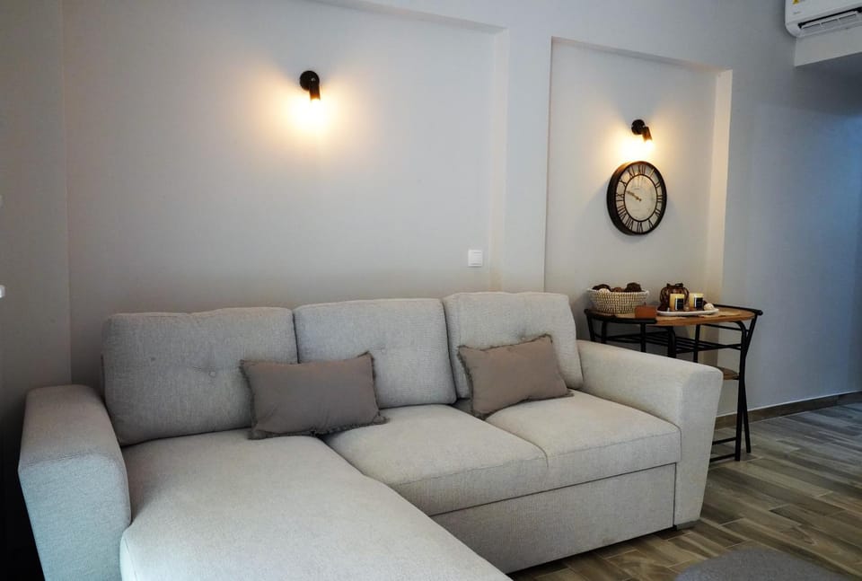 Living room, Dining area, air conditioner