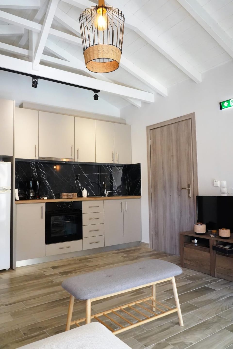 Kitchen or kitchenette, minibar, pet friendly, stove