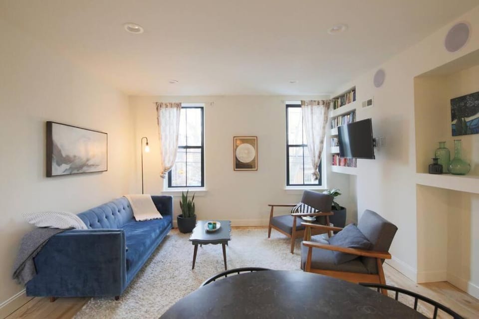 Large 2 BDR With Deck Hosted By StayRafa Apartment in Philadelphia