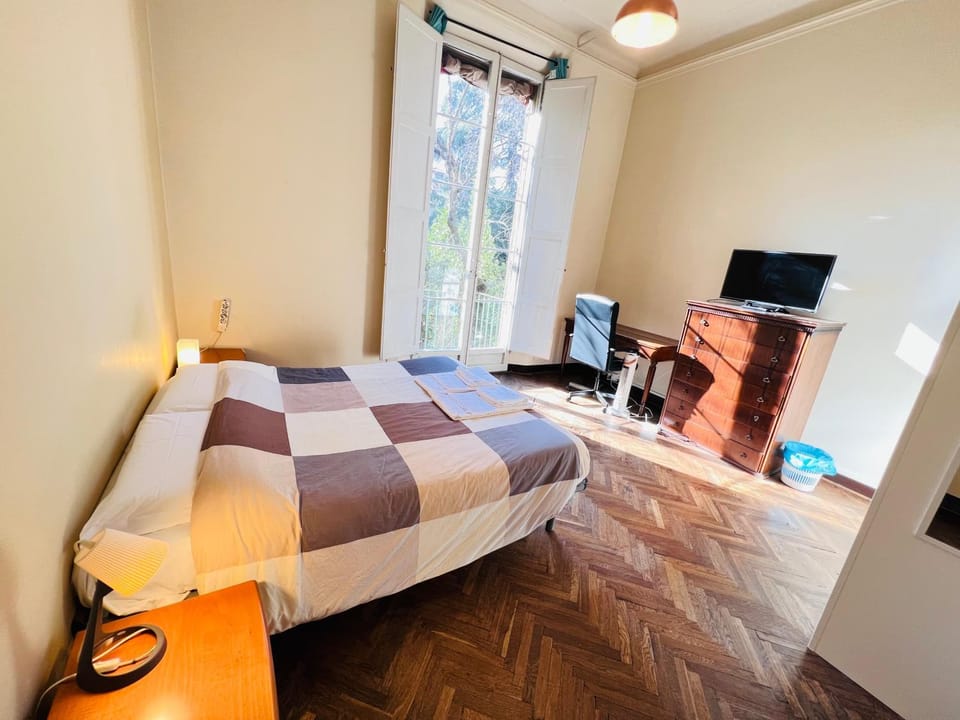 Bed, Photo of the whole room