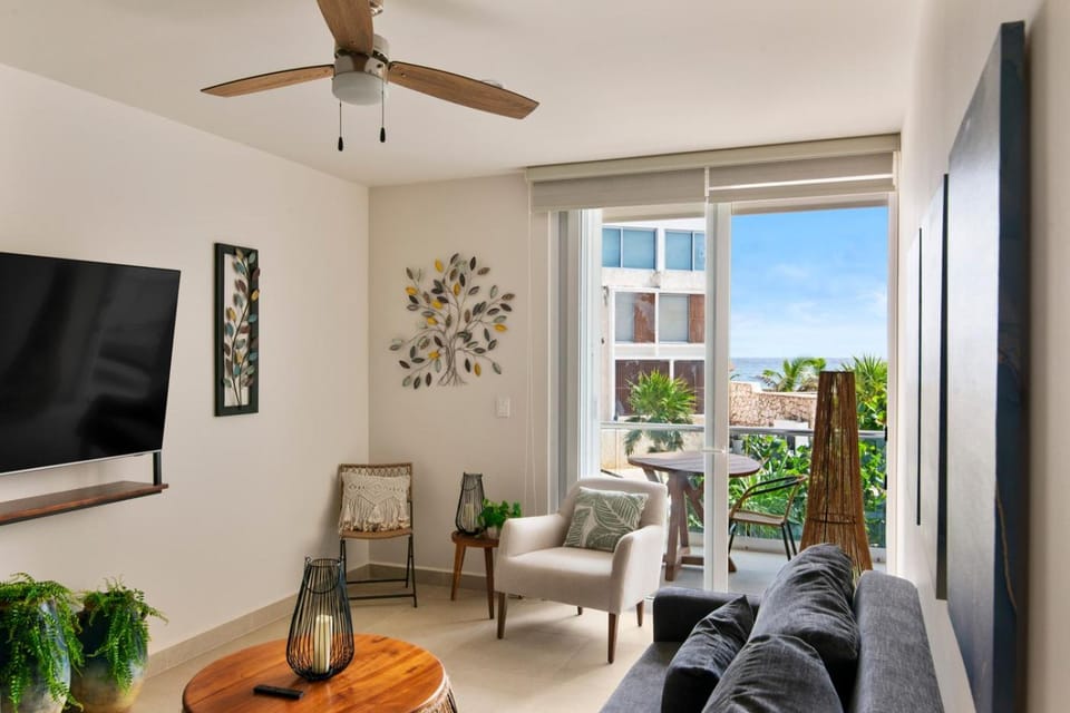 TV and multimedia, View (from property/room), Balcony/Terrace, Living room, Seating area, Garden view, Sea view