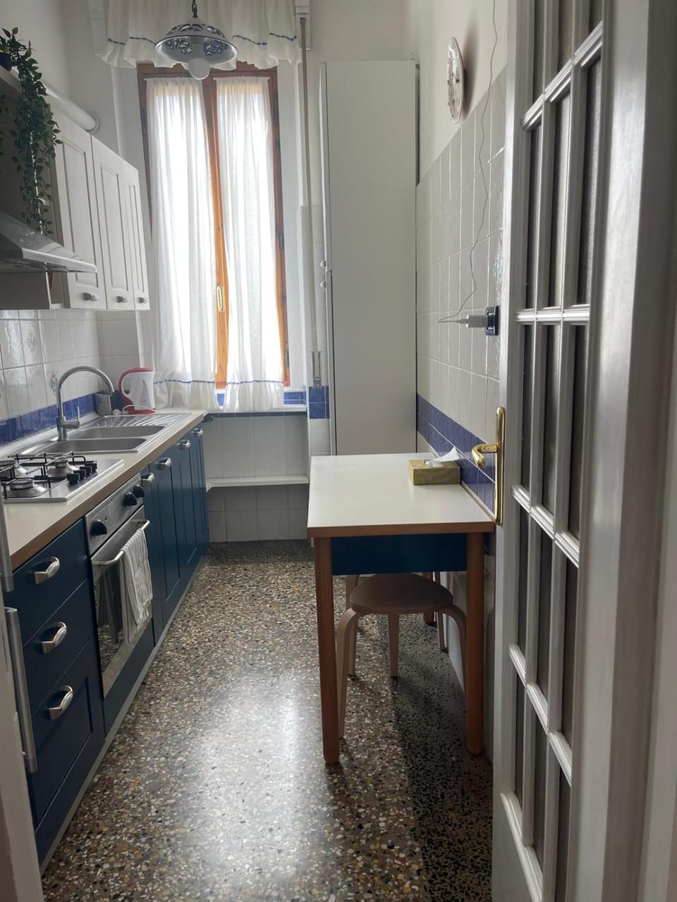 Kitchen or kitchenette, Dining area, stove