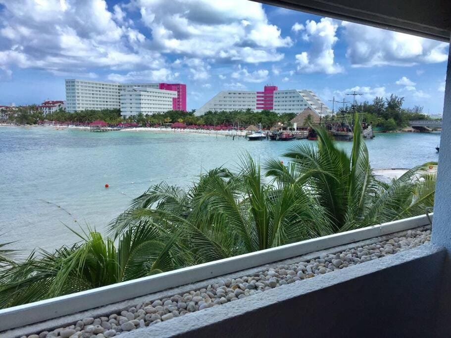 Cancun beachfront 417 Apartment in Cancun
