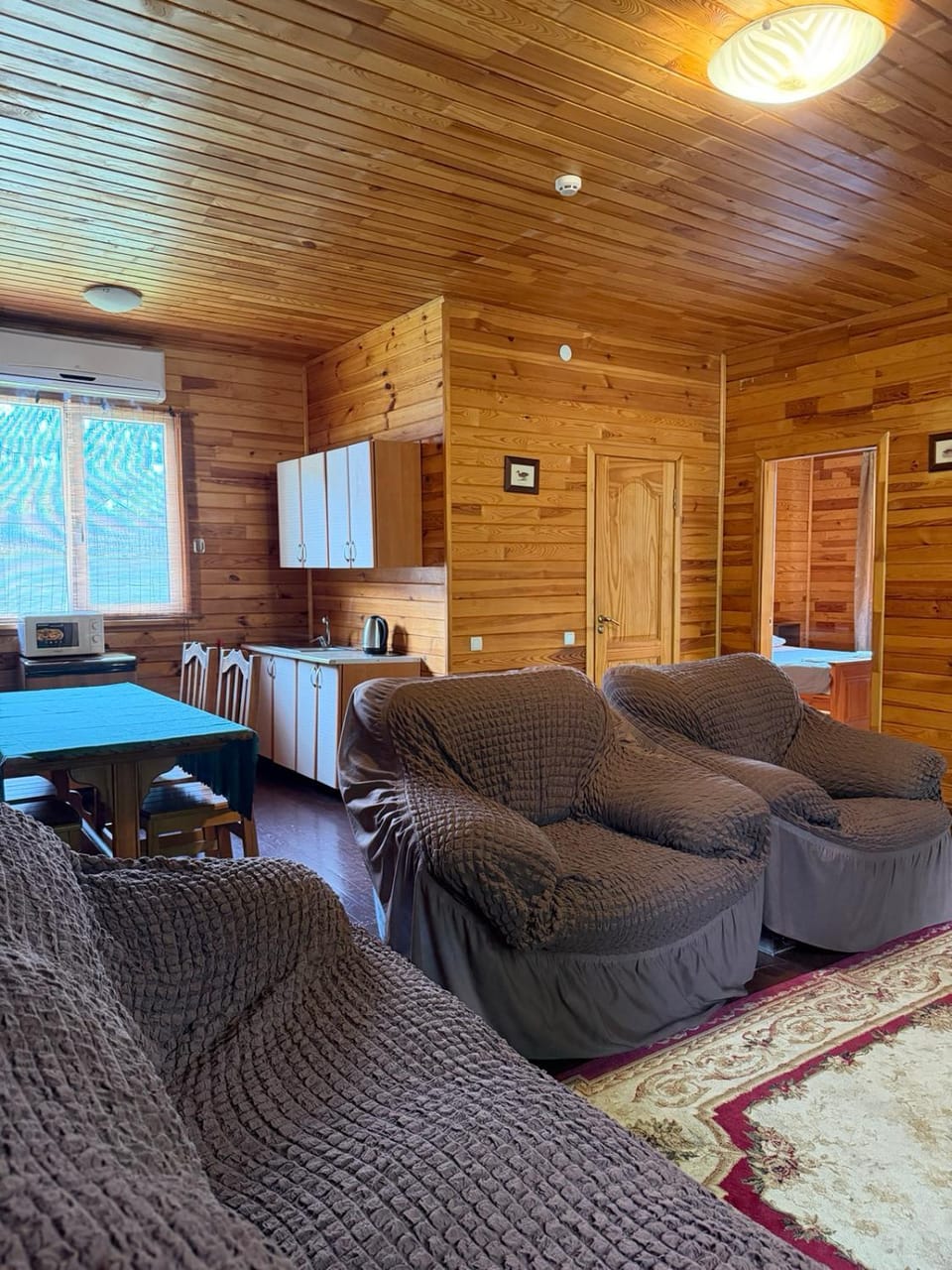 Kitchen or kitchenette, Living room, Seating area, Dining area