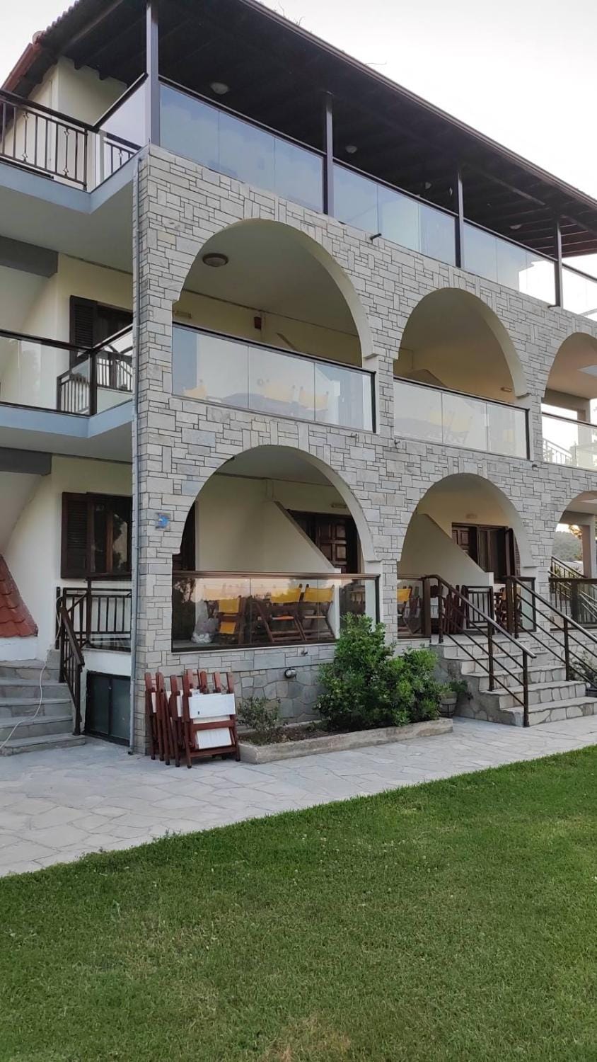 Property building, Facade/entrance, Internal: Not applicable to any particular room