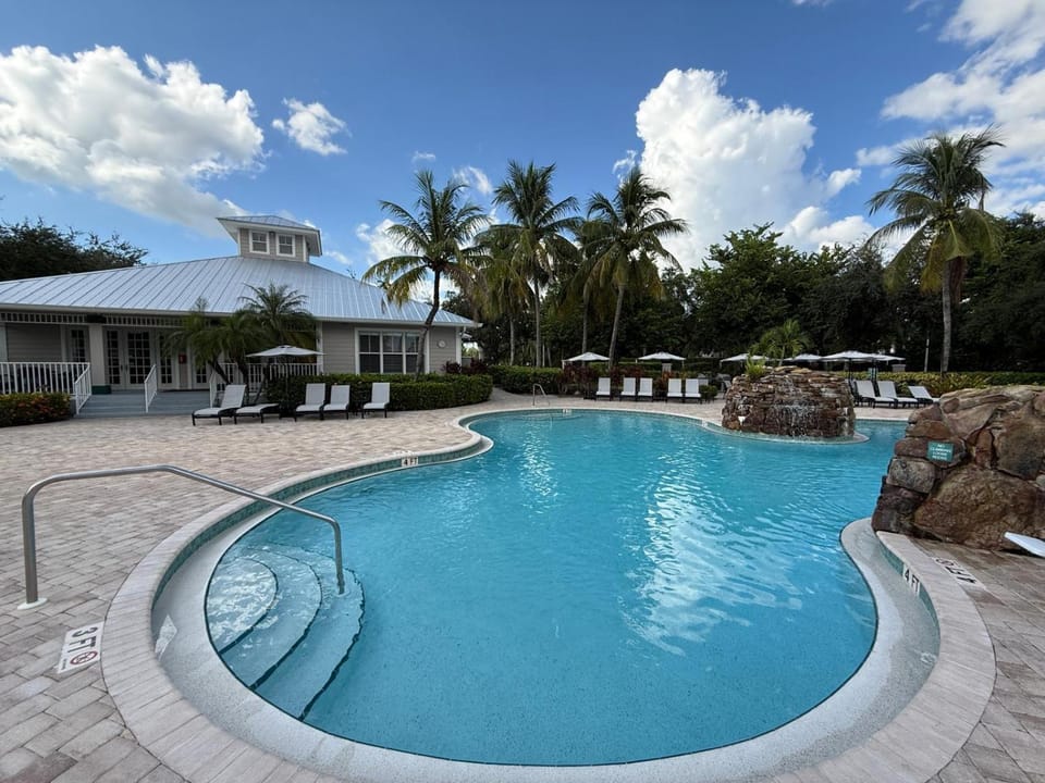 Hot Tub, Swimming pool