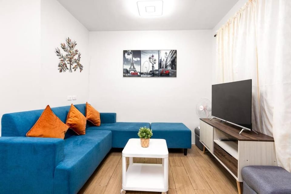 Communal lounge/ TV room, TV and multimedia, Living room, Seating area, Evening entertainment