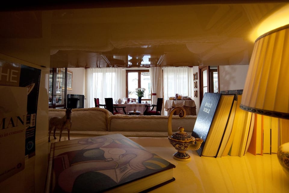 Communal lounge/ TV room, Facade/entrance, Food and drinks, Other, Decorative detail