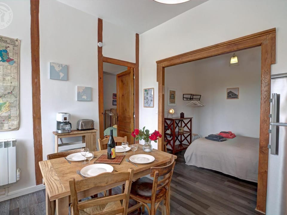 Charmant appartement avec terrasse lumineuse à St-Etienne - FR-1-496-287 House in Saint-Étienne