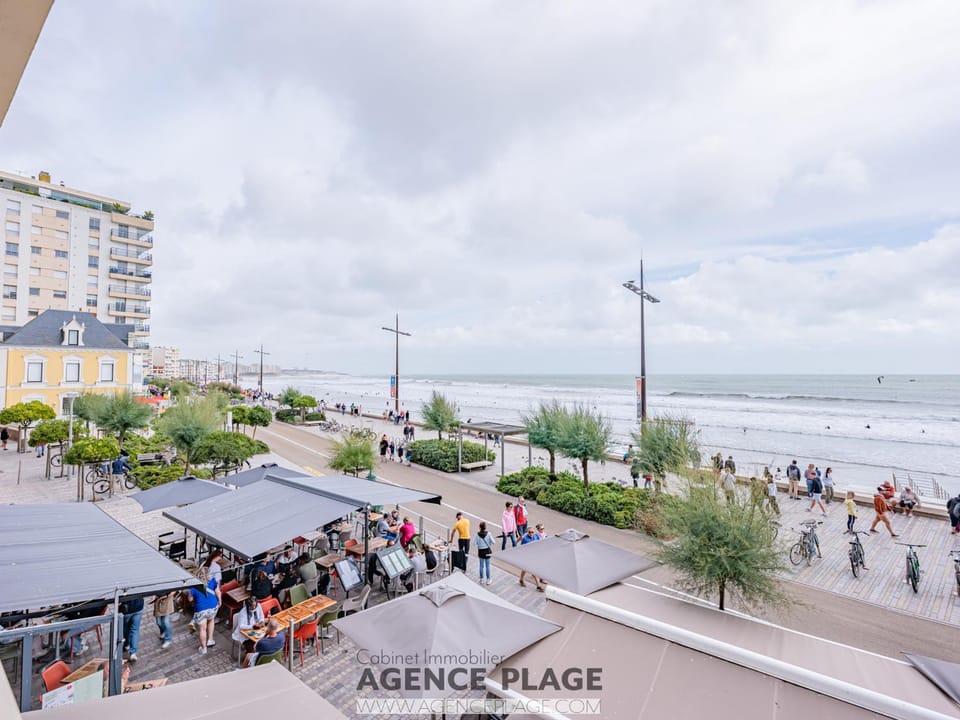 Studio face mer avec balcon et cuisine équipée Apartment in Les Sables-d'Olonne