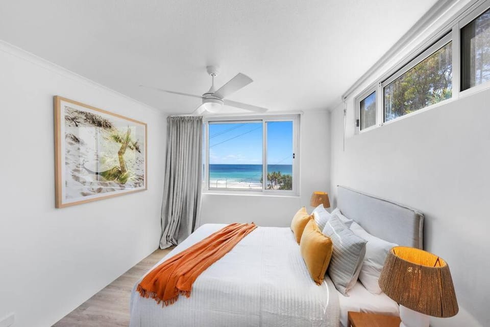 Amazing beach view and perfect location Kirra Apartment in Tweed Heads
