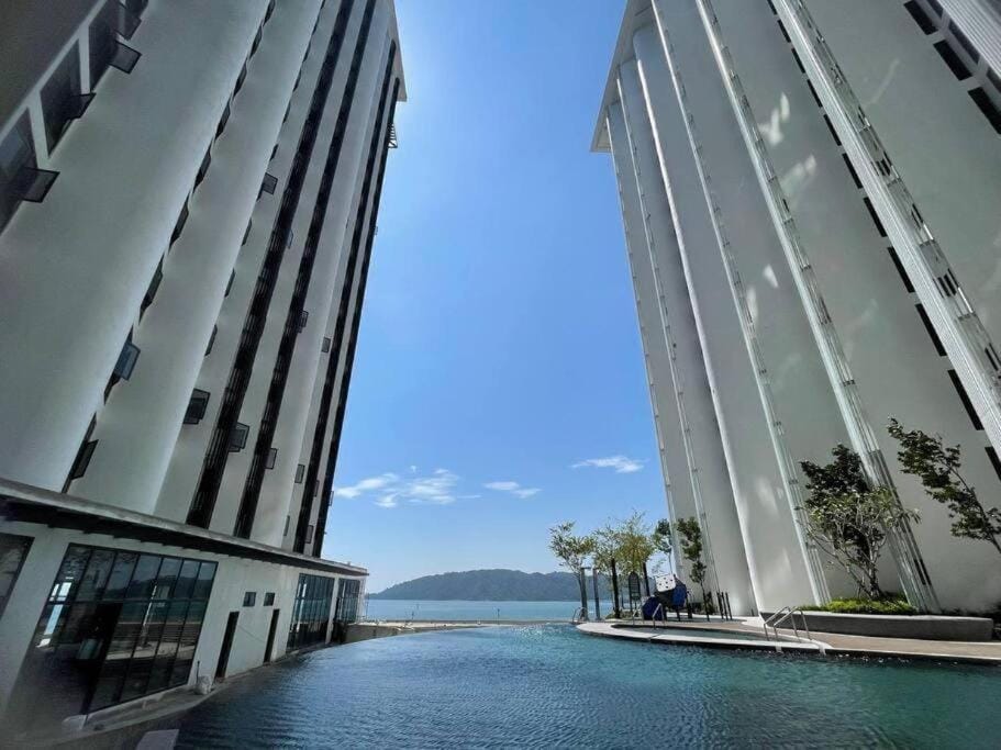 Property building, Day, Natural landscape, Swimming pool
