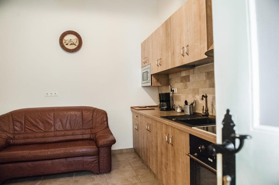 Kitchen or kitchenette, Living room