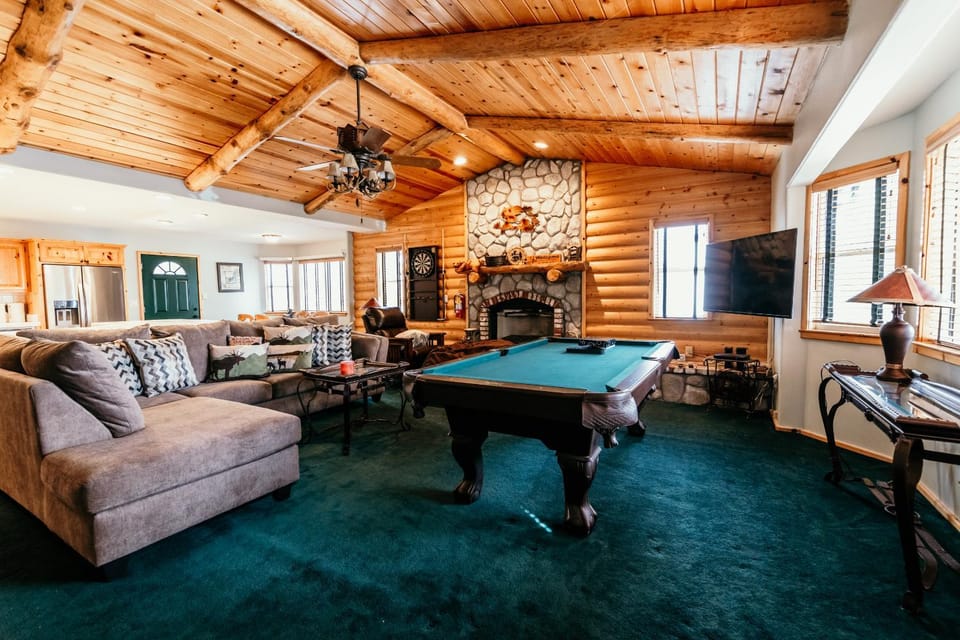 Living room, Seating area, fireplace