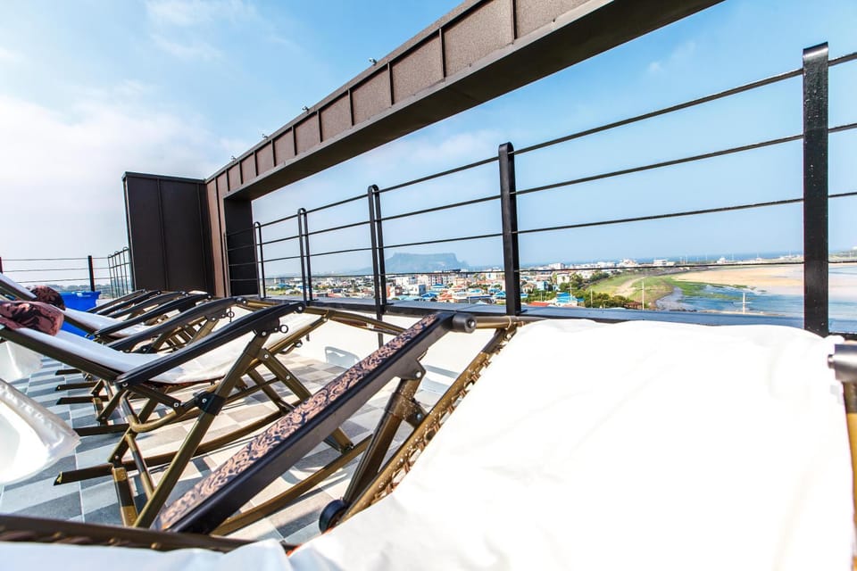 Mountain view, Sea view
