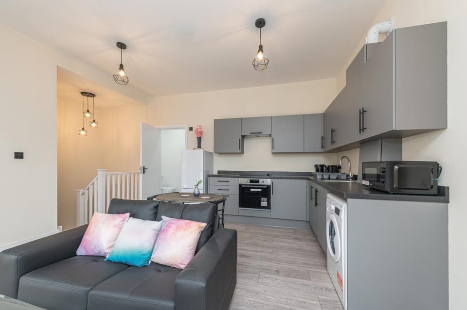 Kitchen or kitchenette, Living room, Seating area