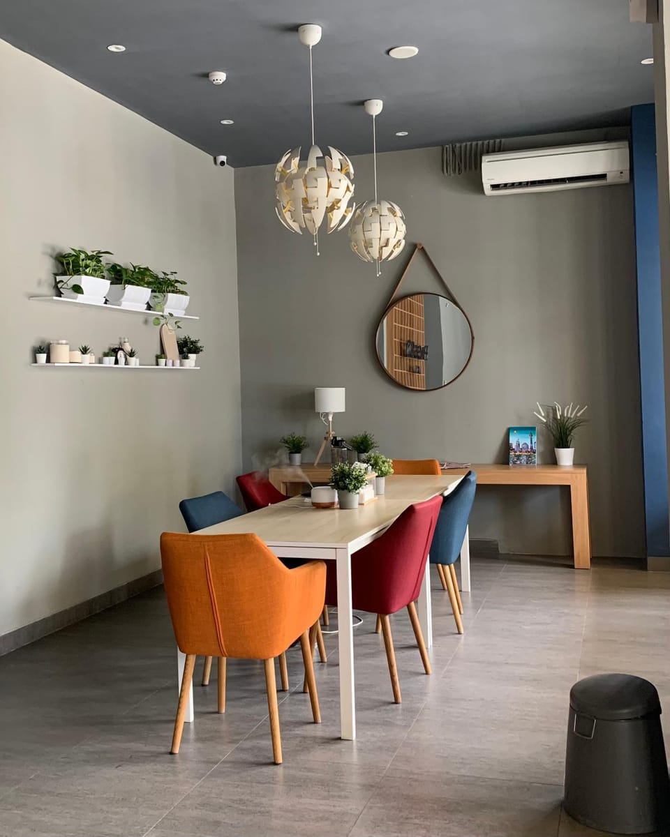 Living room, Seating area, air conditioner