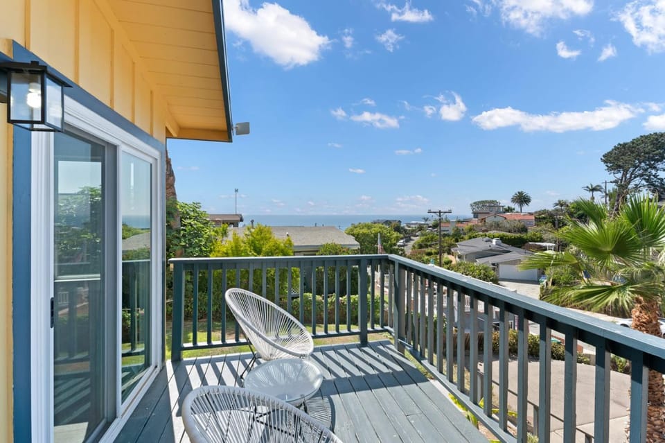 LOVELY Ocean View Beach House 3BR Sleeps 9 House in Sunset Cliffs