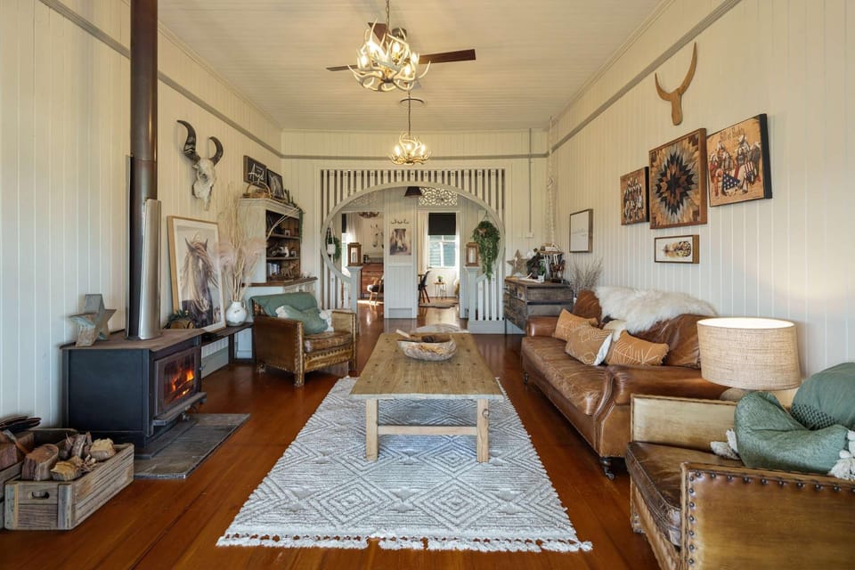 Living room, Seating area, fireplace