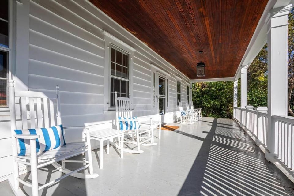 5 min walk to Equinox from The Manchester West House in Vermont