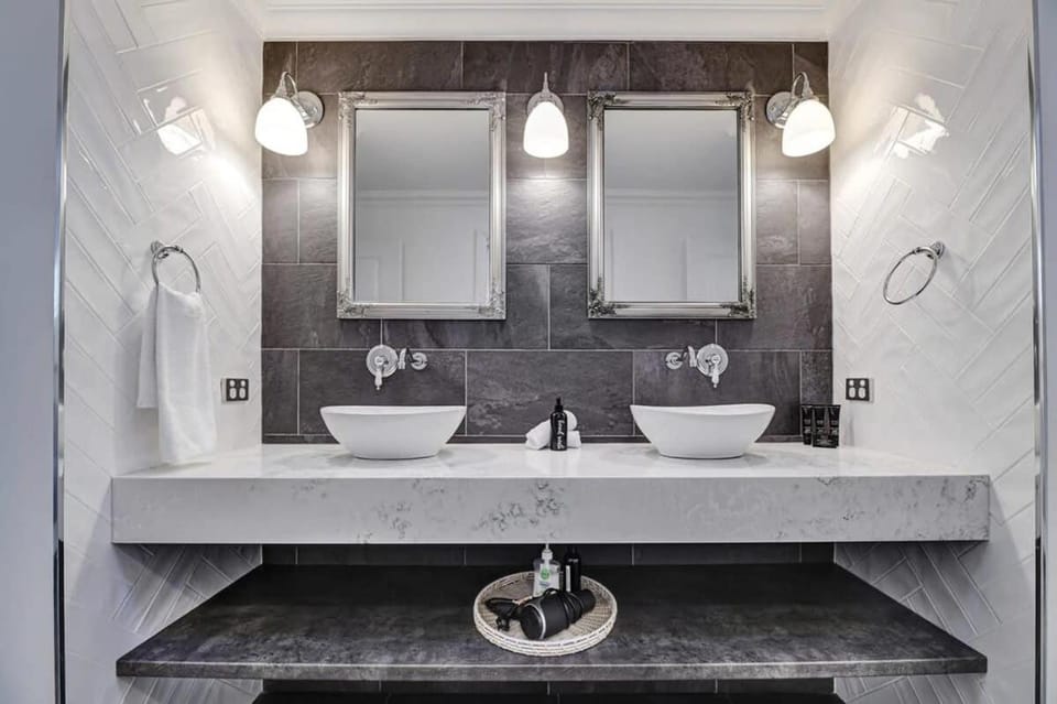 Towac Cabin 3- Hamptons Luxury, Breathtaking Views Cabin in Canobolas