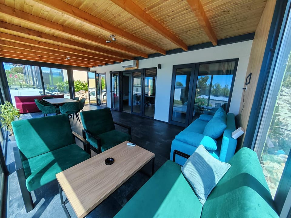 Patio, Seating area