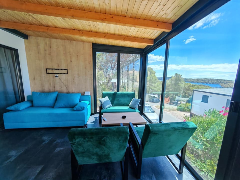 Natural landscape, View (from property/room), Balcony/Terrace, Seating area, Sea view