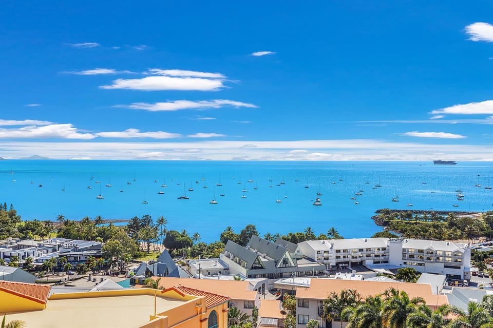 City view, Sea view