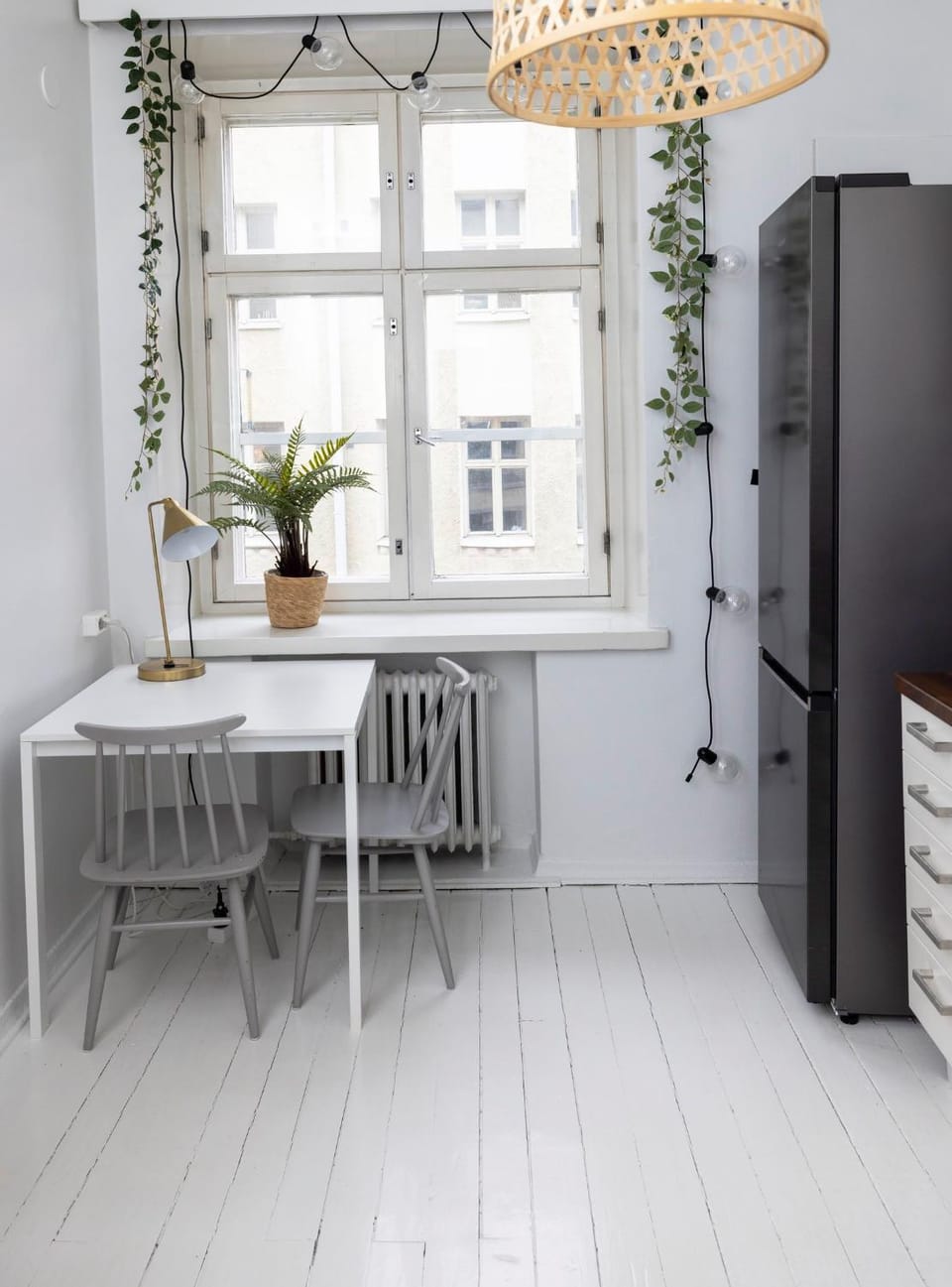Kitchen or kitchenette, Dining area, oven