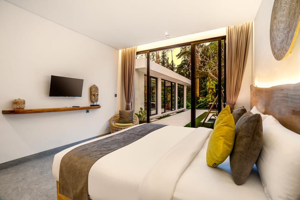 Bed, TV and multimedia, Bedroom, air conditioner
