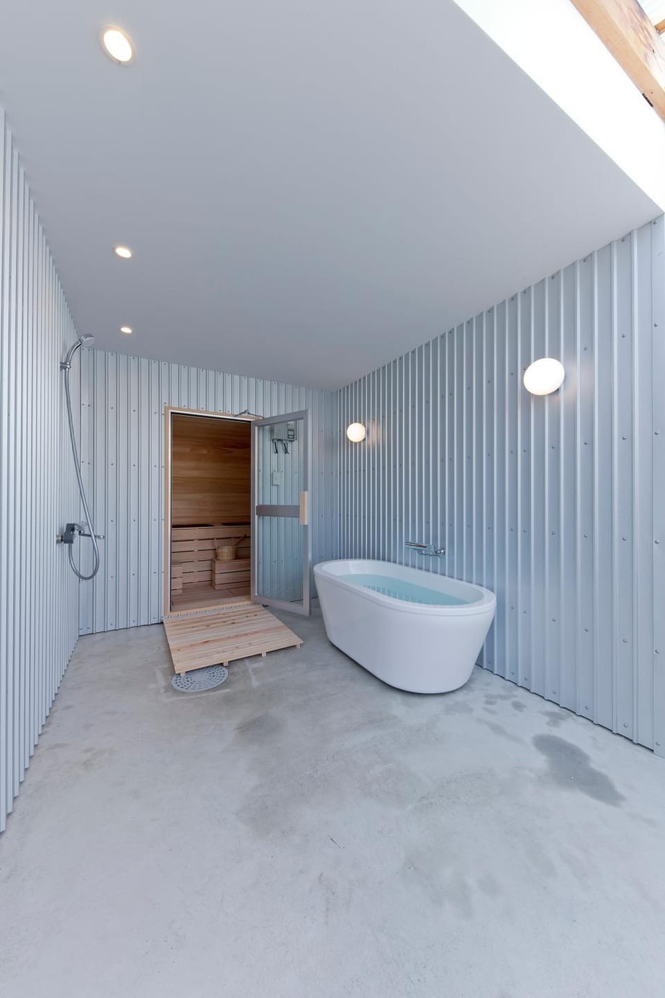 Hot Tub, Sauna