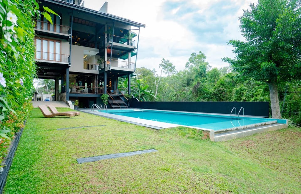 Garden, Hot Tub