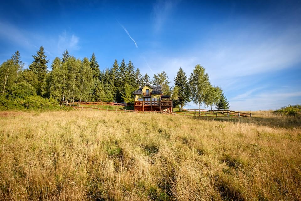 Property building, Day, Natural landscape, Summer, Mountain view