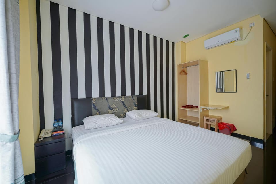 Bed, Photo of the whole room, Bedroom, air conditioner