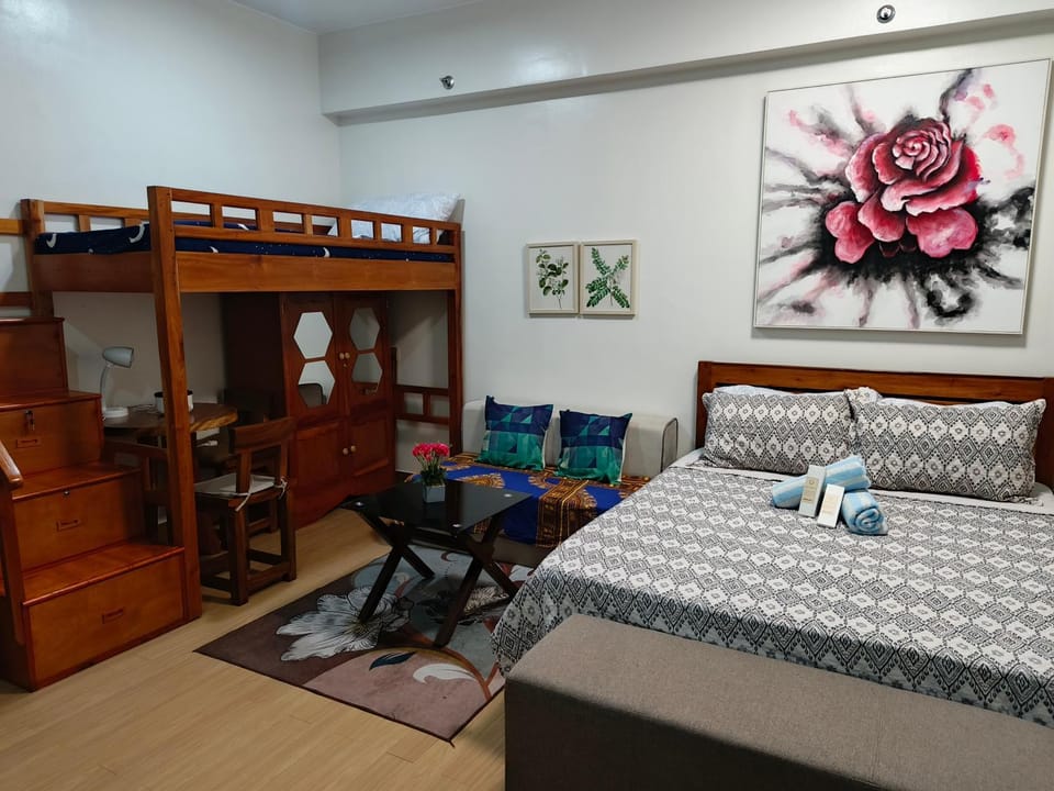 Bed, Photo of the whole room, Decorative detail, Bedroom, towels