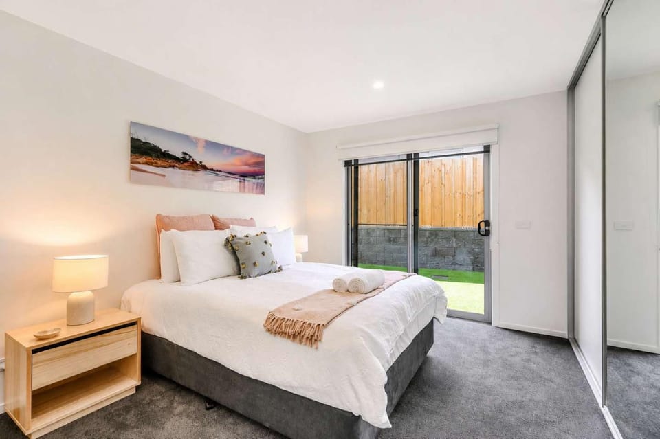 Villa Two NEW 2 Bed Bath 10 min to Airport CBD Villa in Bellerive