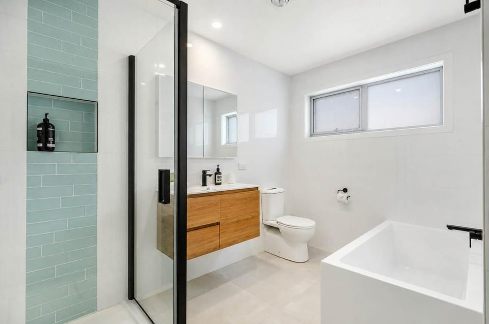 Villa Two NEW 2 Bed Bath 10 min to Airport CBD Villa in Bellerive