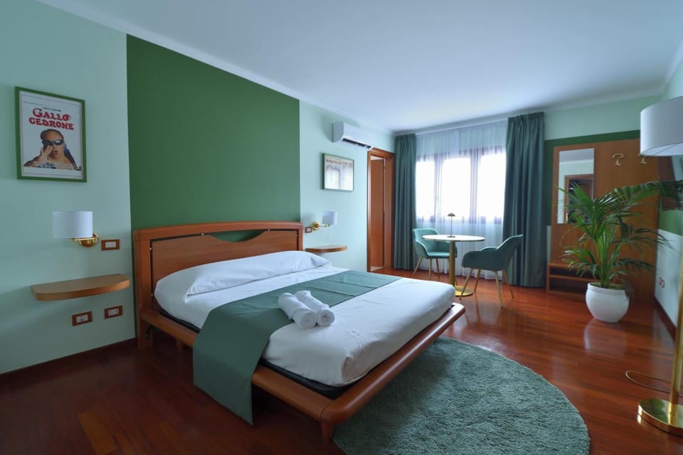 Toilet, Bed, Bedroom, bidet, heating, towels