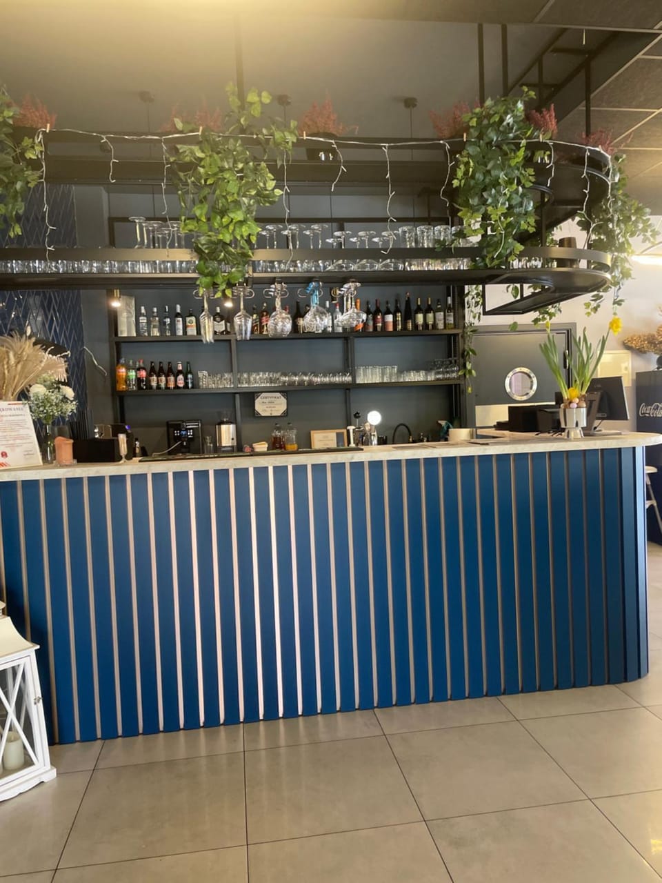 Restaurant/places to eat, Lounge or bar, Lounge or bar