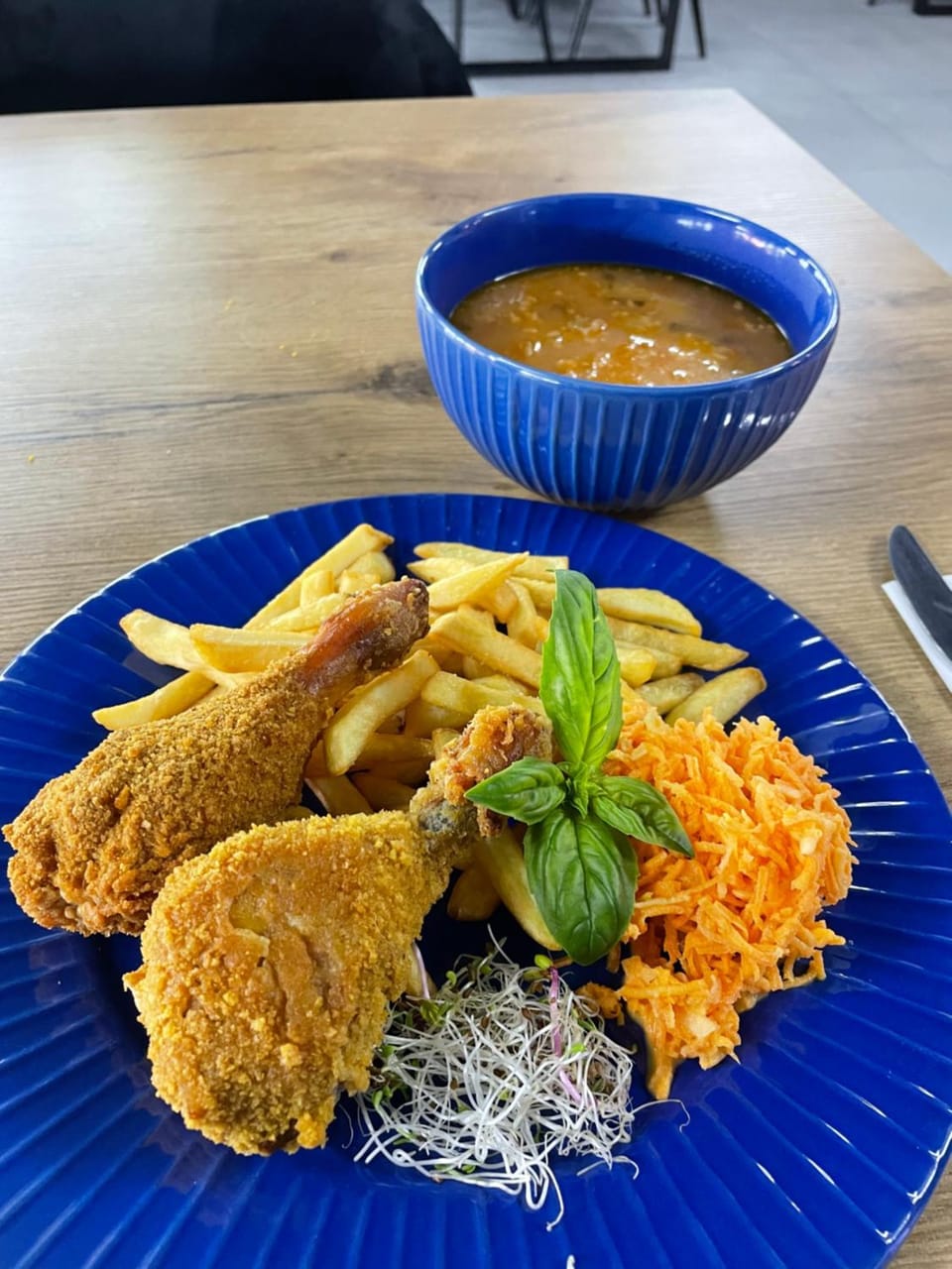 Restaurant/places to eat, Lounge or bar, Food and drinks, Lunch