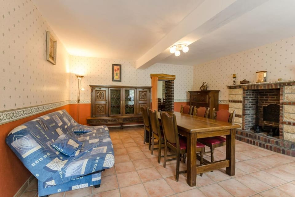 Les cas rouge House in Bourgogne-Franche-Comté