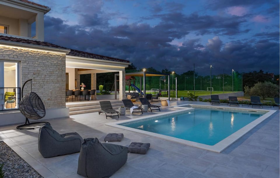 Swimming pool