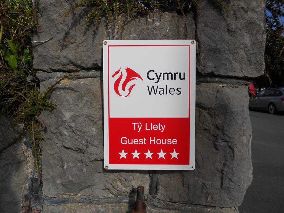 Between the Bays exclusively for Adults Bed and Breakfast in Llandudno