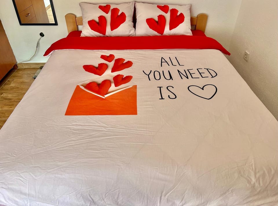 Homestay Mark - DOUBLE BED ROOM - shared bathroom Vacation rental in Budva