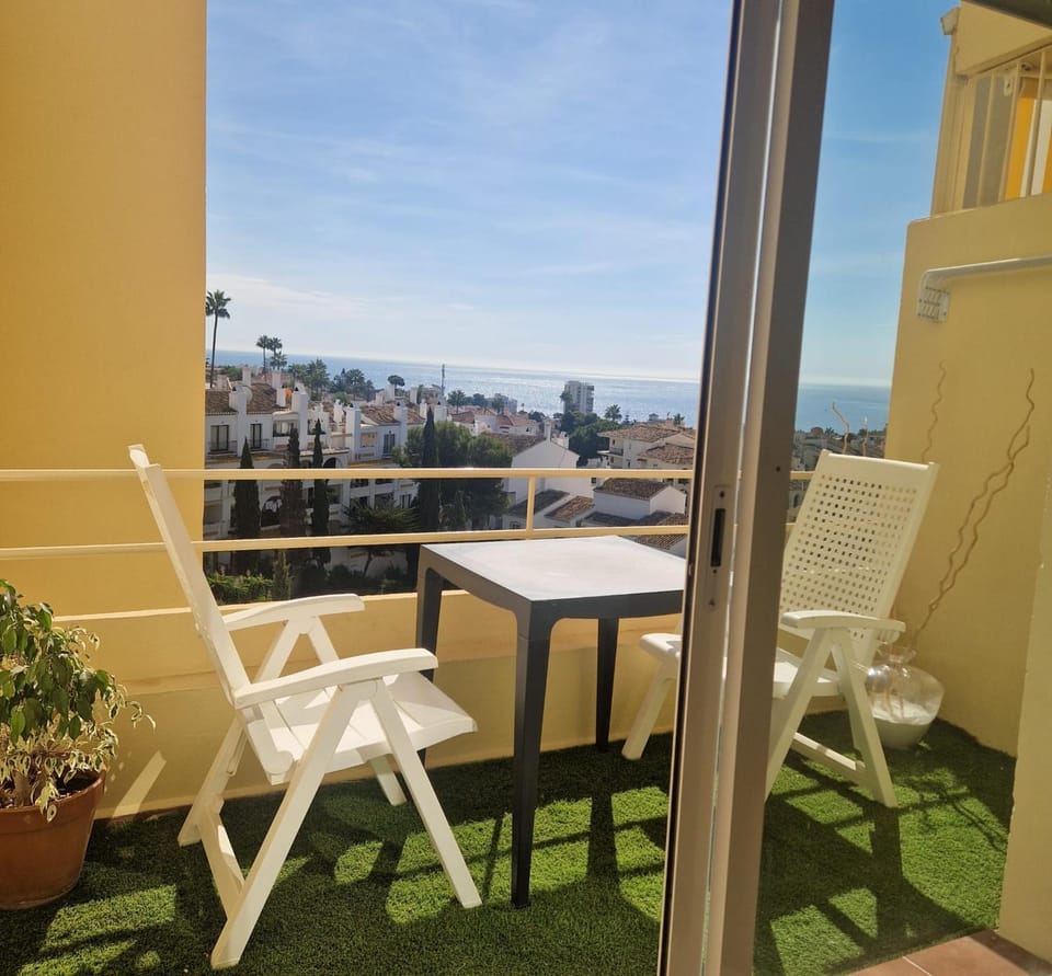 Property building, Balcony/Terrace, Swimming pool