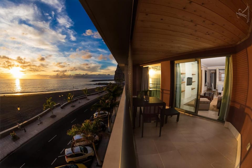 Natural landscape, View (from property/room), Balcony/Terrace, Sea view, Sunset